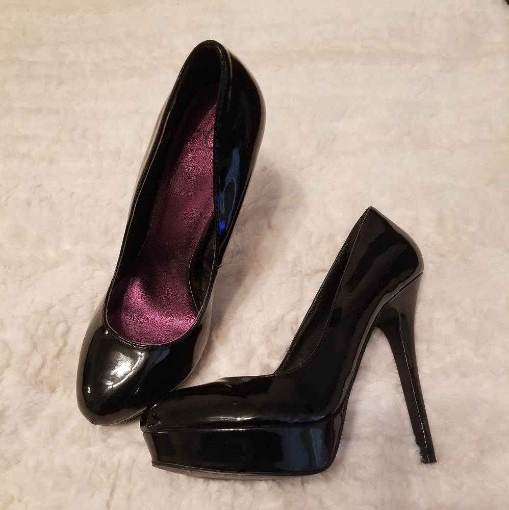 Shoes - Picture 2 of 4